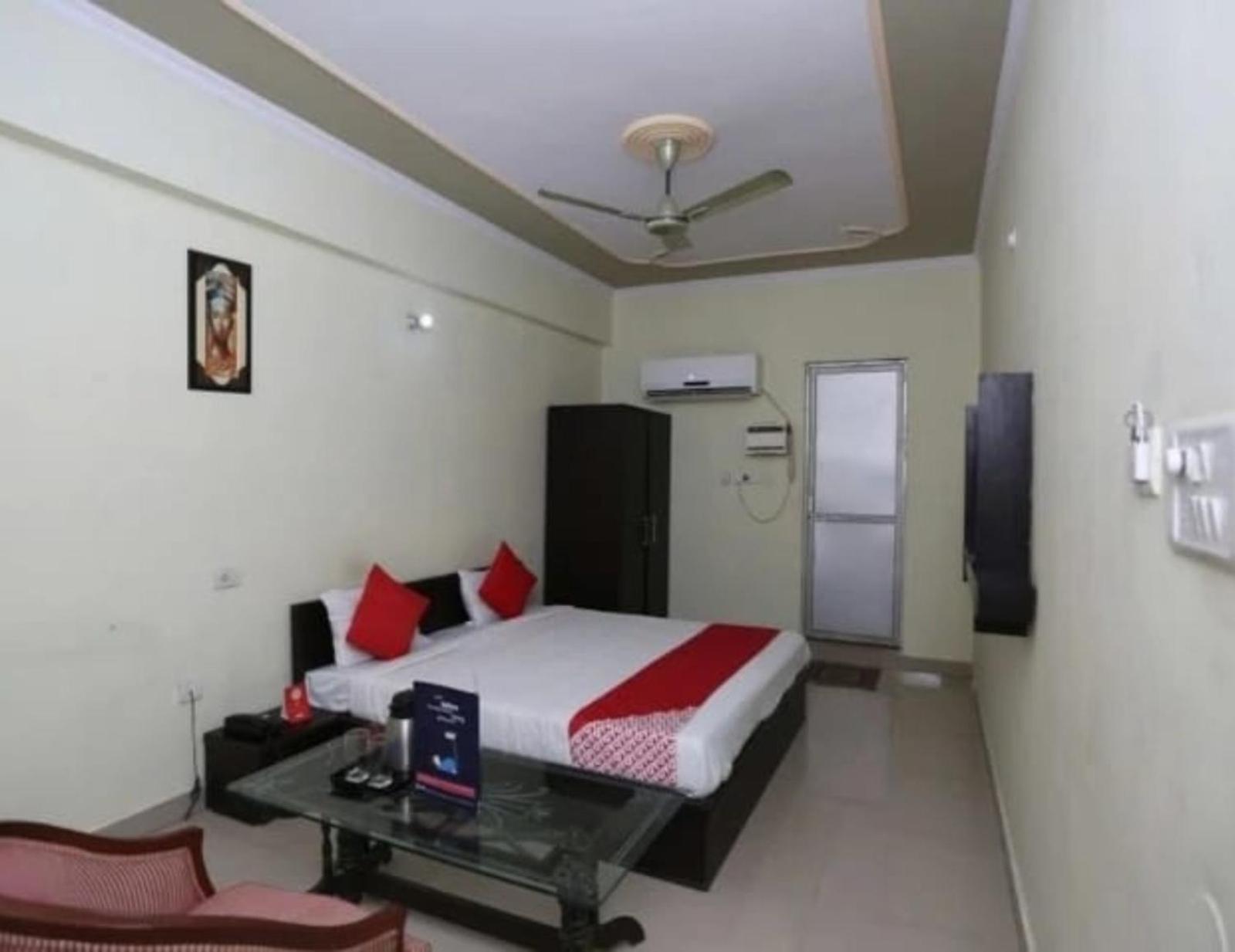 Hotel S K Palace Lucknow , Best Hotel In Lucknow , Hotel In Transport Nagar Lucknow ,Budget Hotels In ラクナウ エクステリア 写真