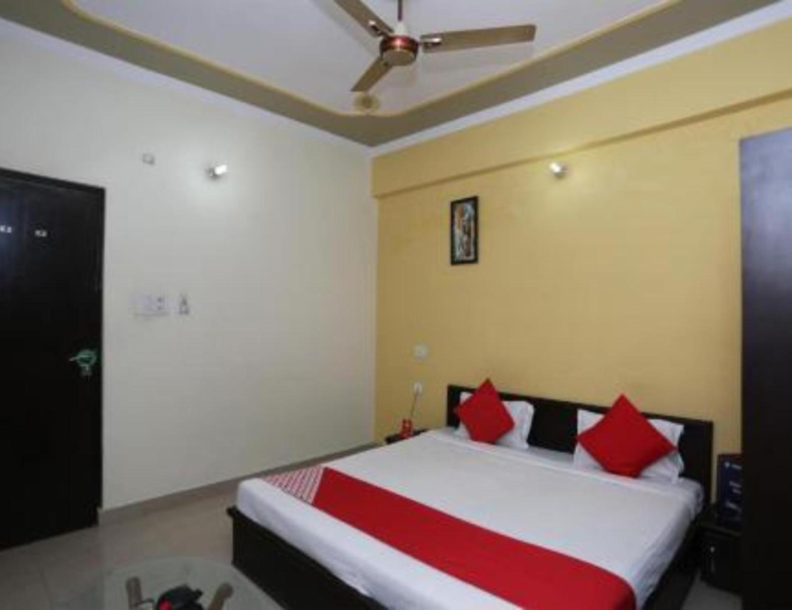 Hotel S K Palace Lucknow , Best Hotel In Lucknow , Hotel In Transport Nagar Lucknow ,Budget Hotels In ラクナウ エクステリア 写真