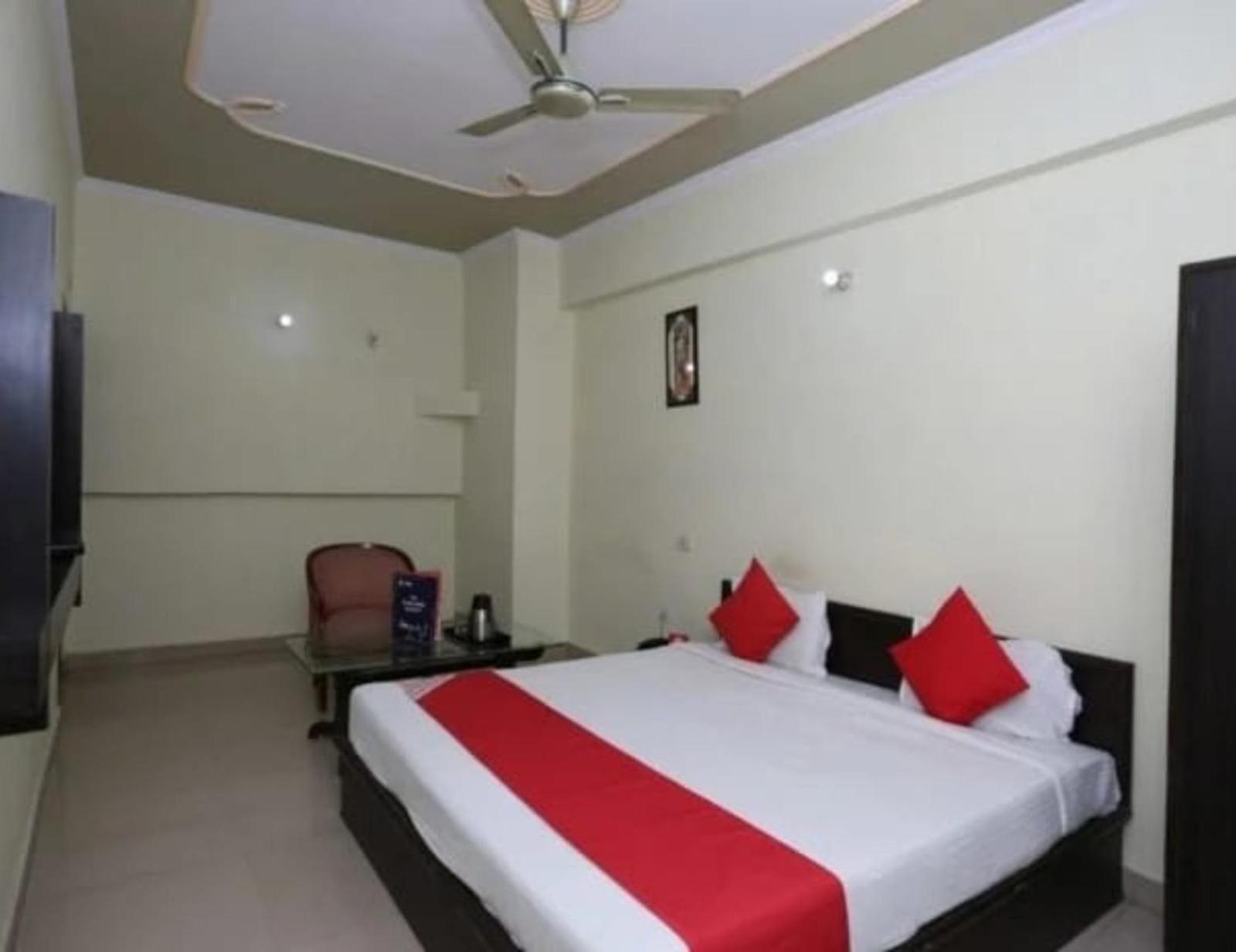 Hotel S K Palace Lucknow , Best Hotel In Lucknow , Hotel In Transport Nagar Lucknow ,Budget Hotels In ラクナウ エクステリア 写真