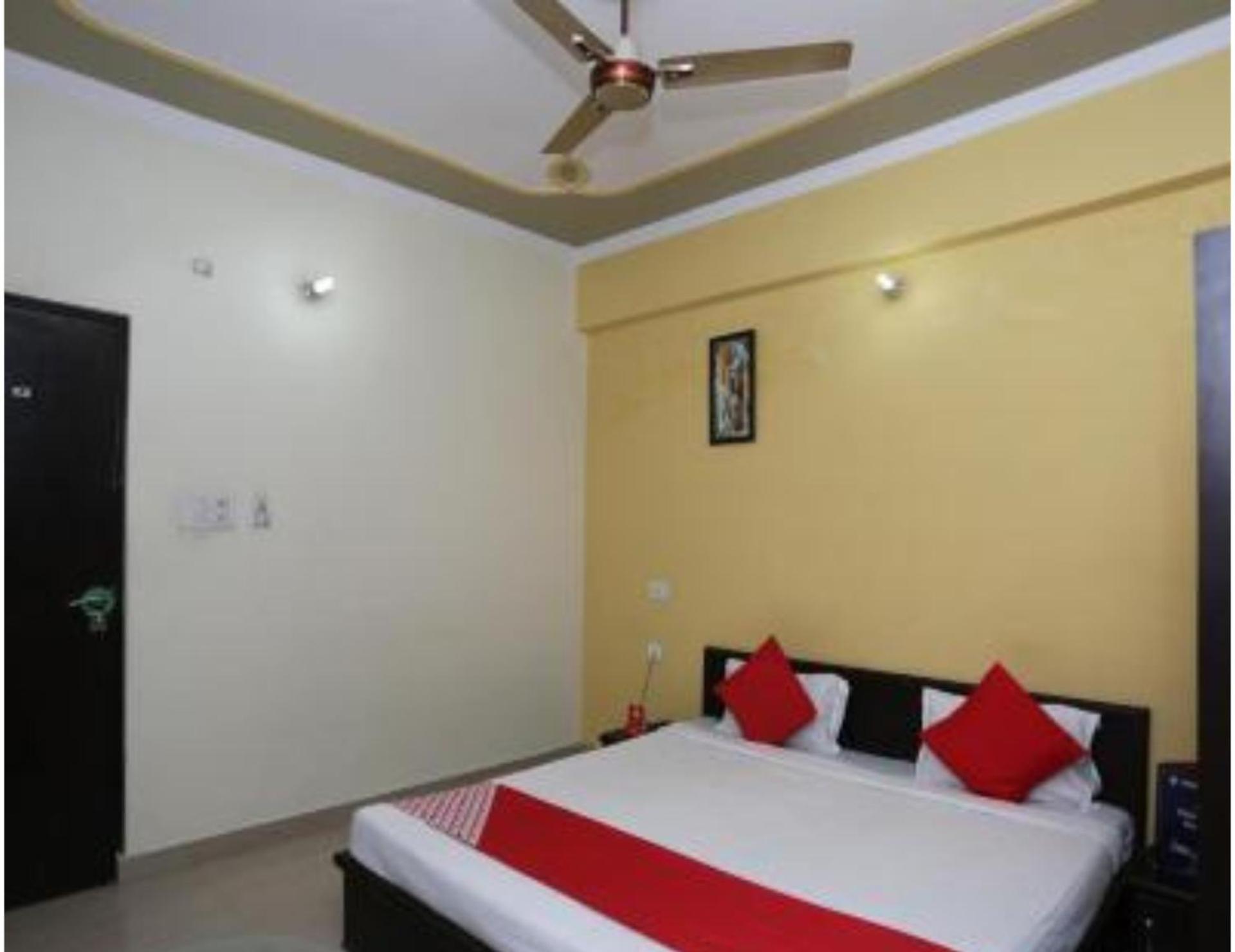 Hotel S K Palace Lucknow , Best Hotel In Lucknow , Hotel In Transport Nagar Lucknow ,Budget Hotels In ラクナウ エクステリア 写真