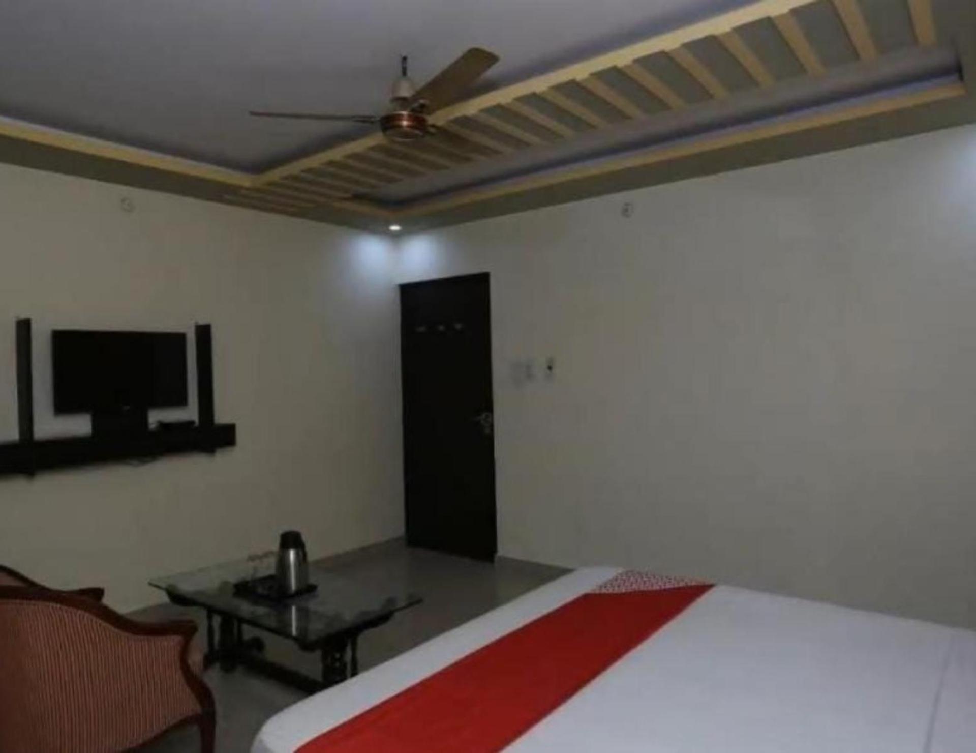 Hotel S K Palace Lucknow , Best Hotel In Lucknow , Hotel In Transport Nagar Lucknow ,Budget Hotels In ラクナウ エクステリア 写真